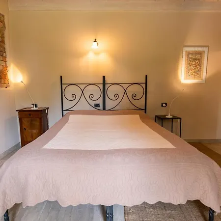 Country house Cascina Pezzolo *